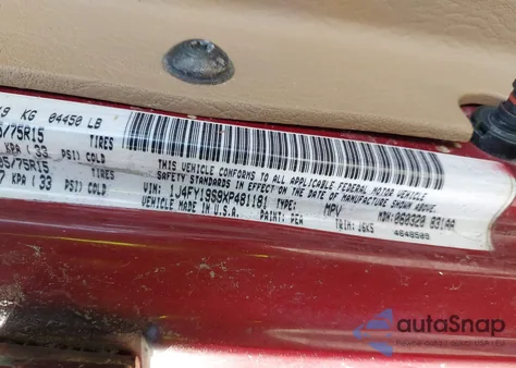 1999 Jeep Wrangler Sport z USA, uszkodzony, nr VIN 1J4FY19S9XP481181